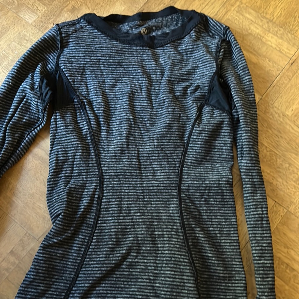 Lululemon black and grey top